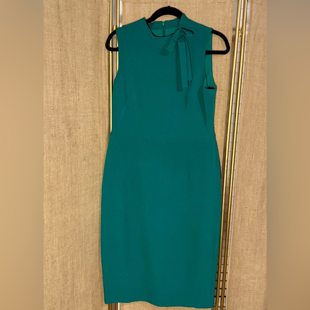 Maggy London Elegant Green Sleeveless Dress
